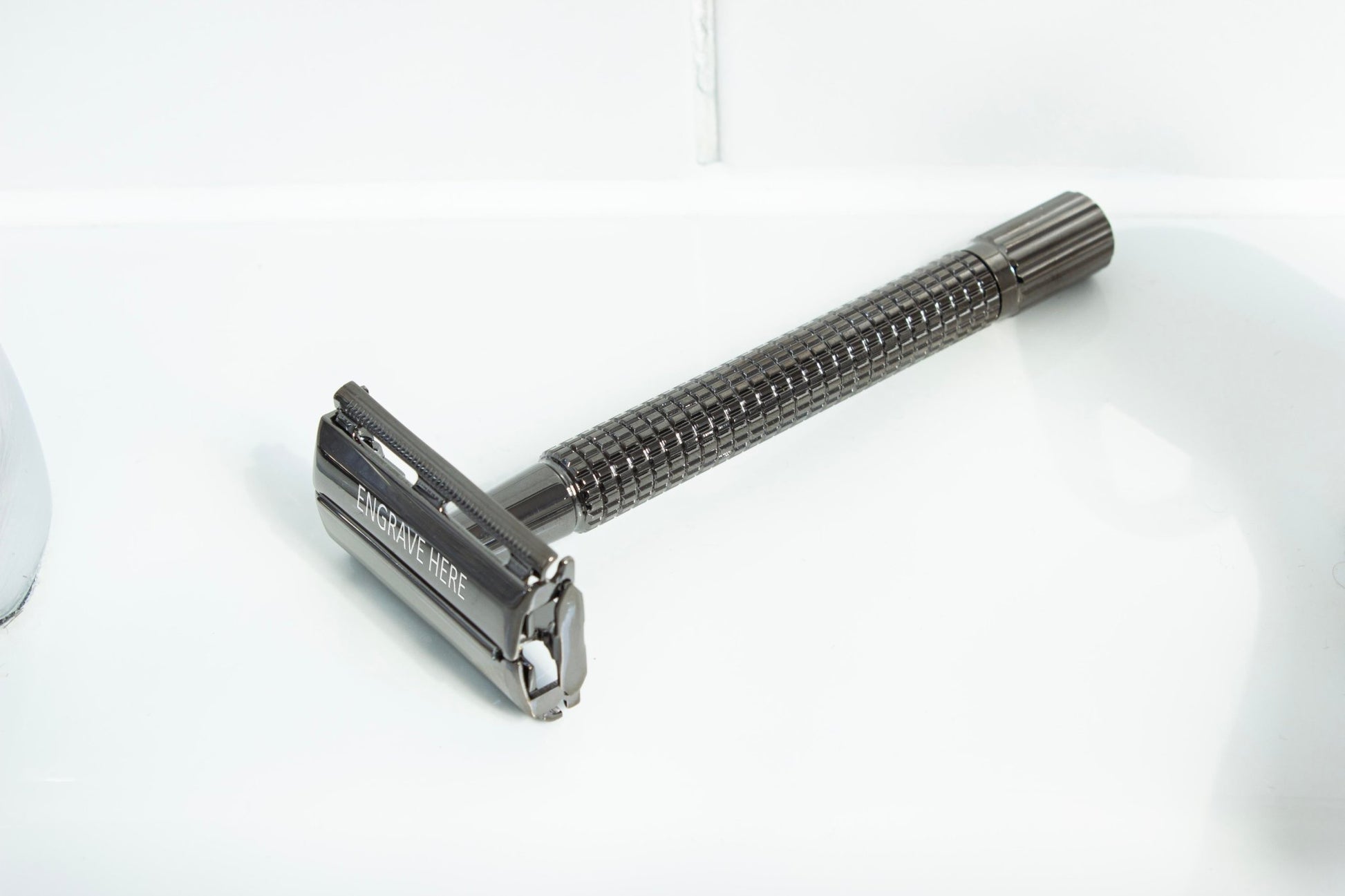 Personalised Traditional Twist Safety Razor - MYLEE London